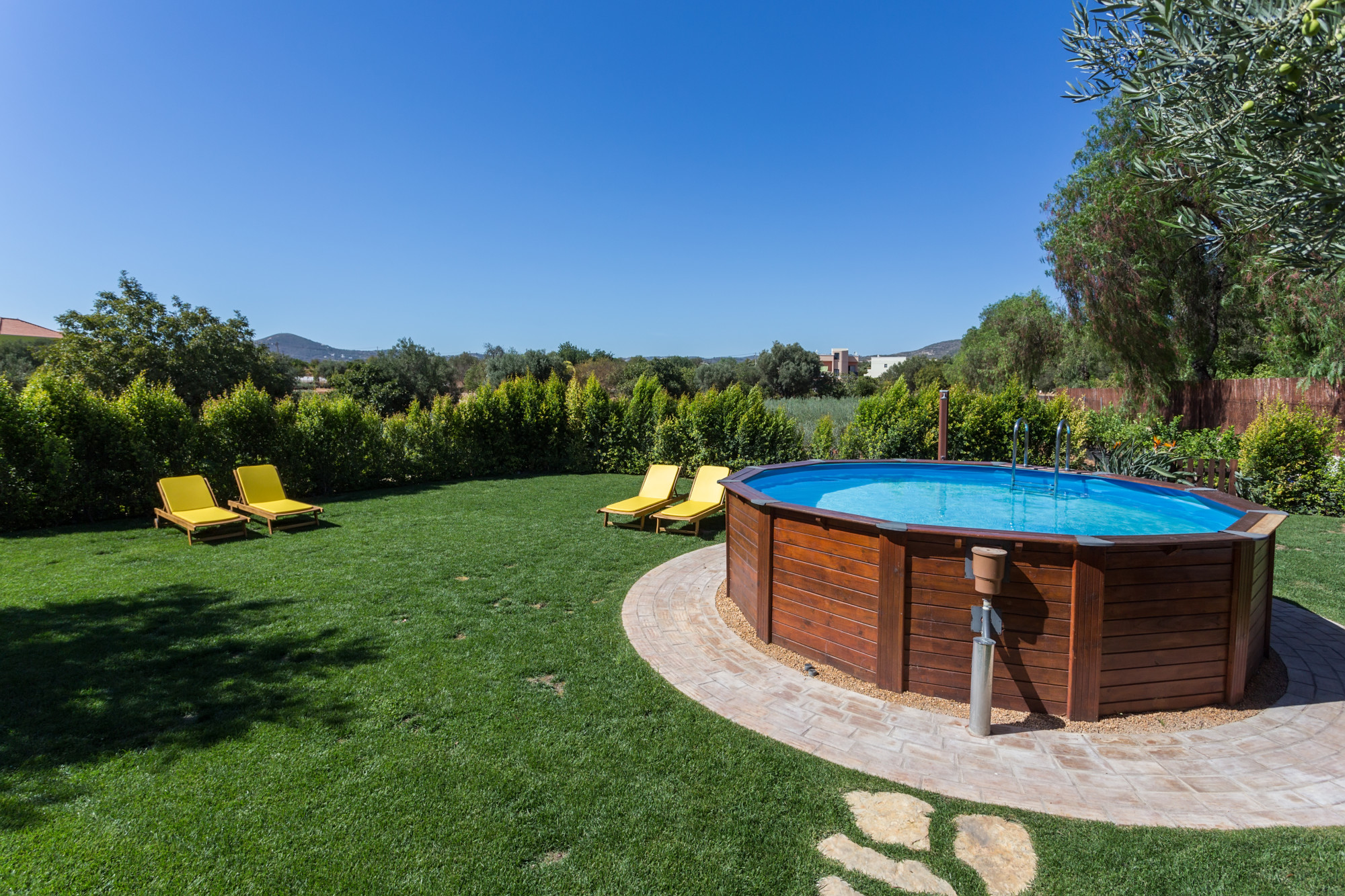 a-buyer-s-guide-to-finding-the-best-above-ground-pool-backyard-oasis